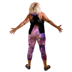 Art Wear Capri Leggings Pink | Plus Size